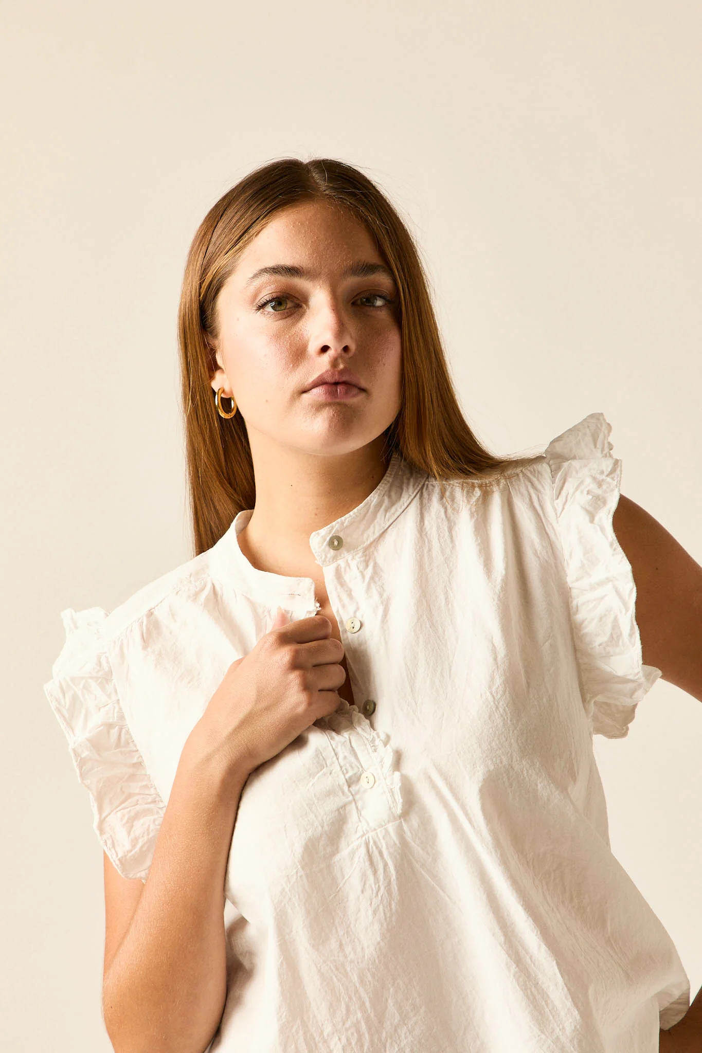 Blusa sin mangas blanca con volantes - Imagen 4