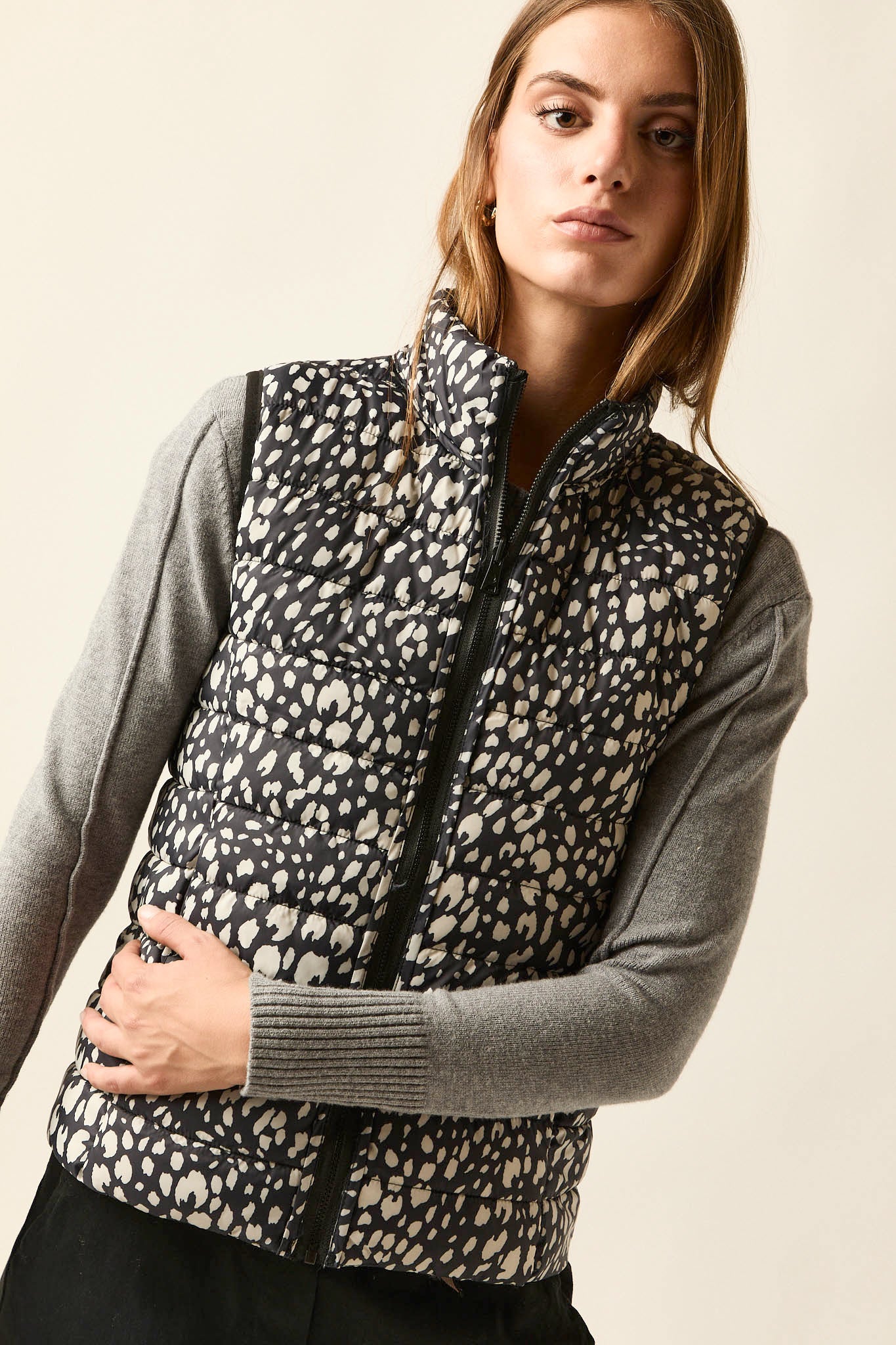Chaleco reversible animal print bicolor - Imagen 5