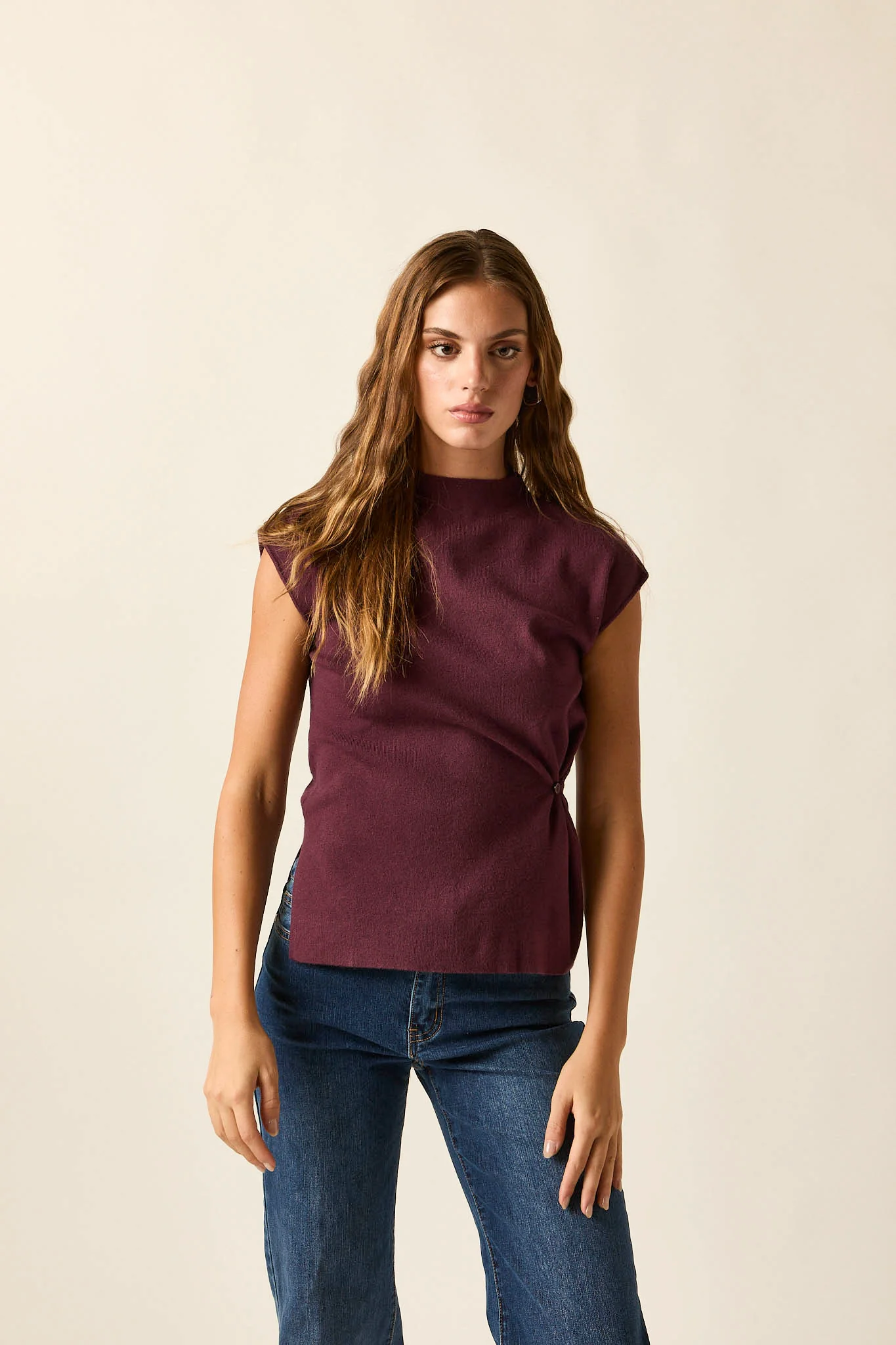 Top punto berenjena con detalle fruncido - Imagen 4