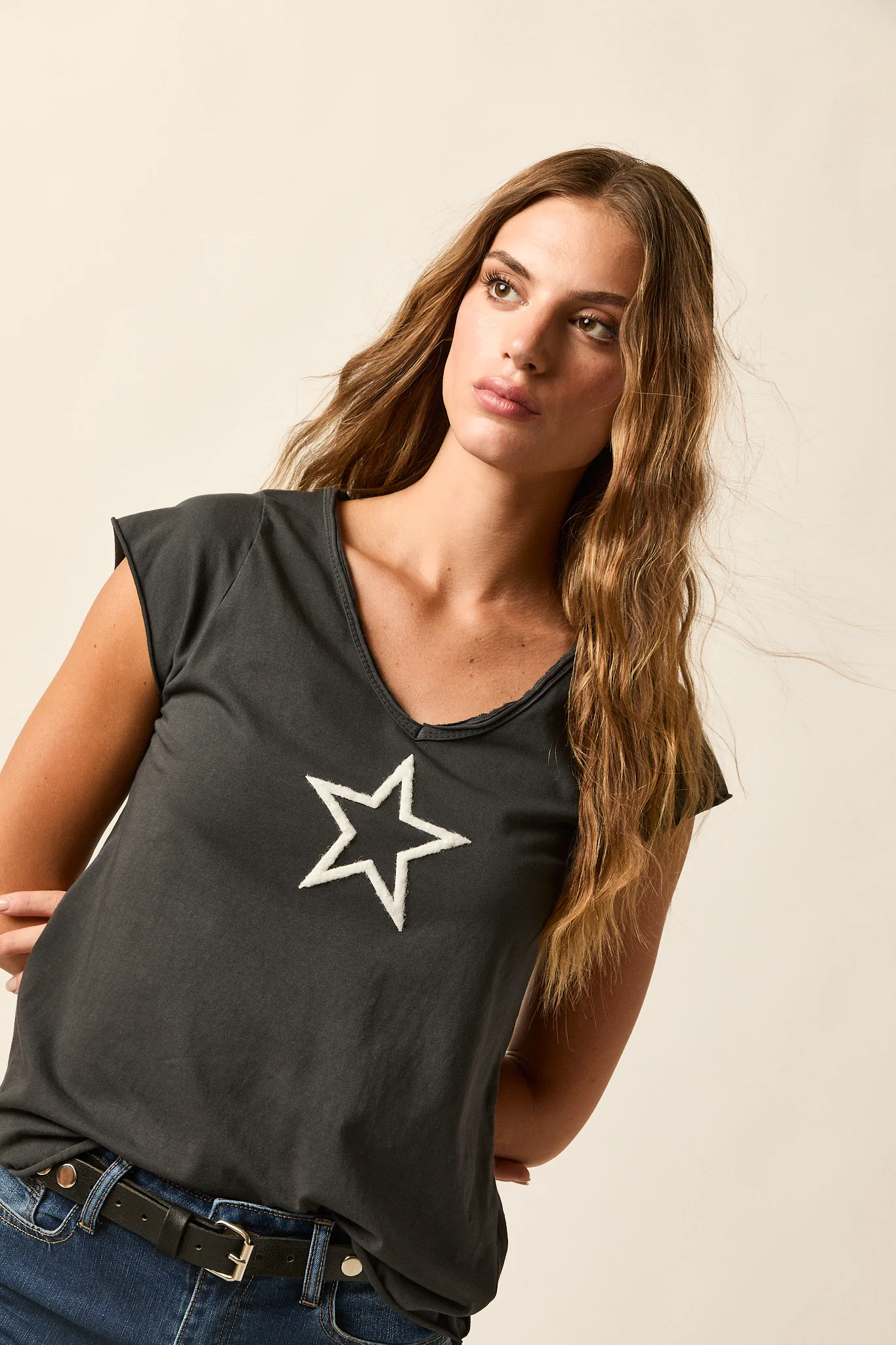 Camiseta estrella gris antracita/beige - Imagen 2