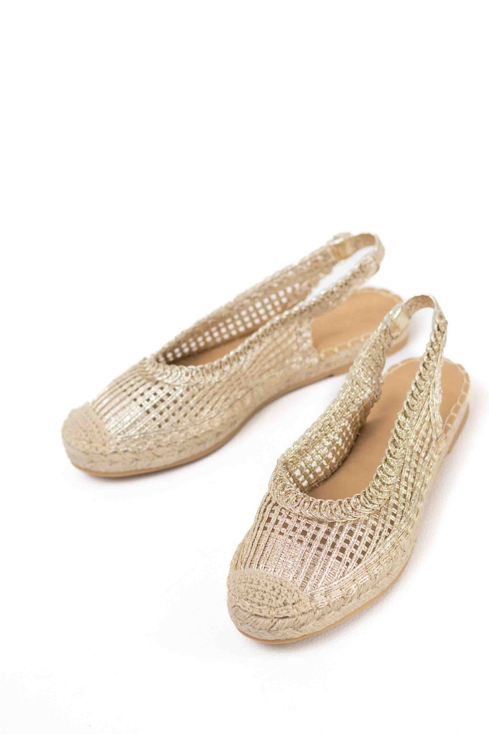 Sandalias doradas Alpargatas plana mini plataforma mujer diseño crochet - Imagen 4