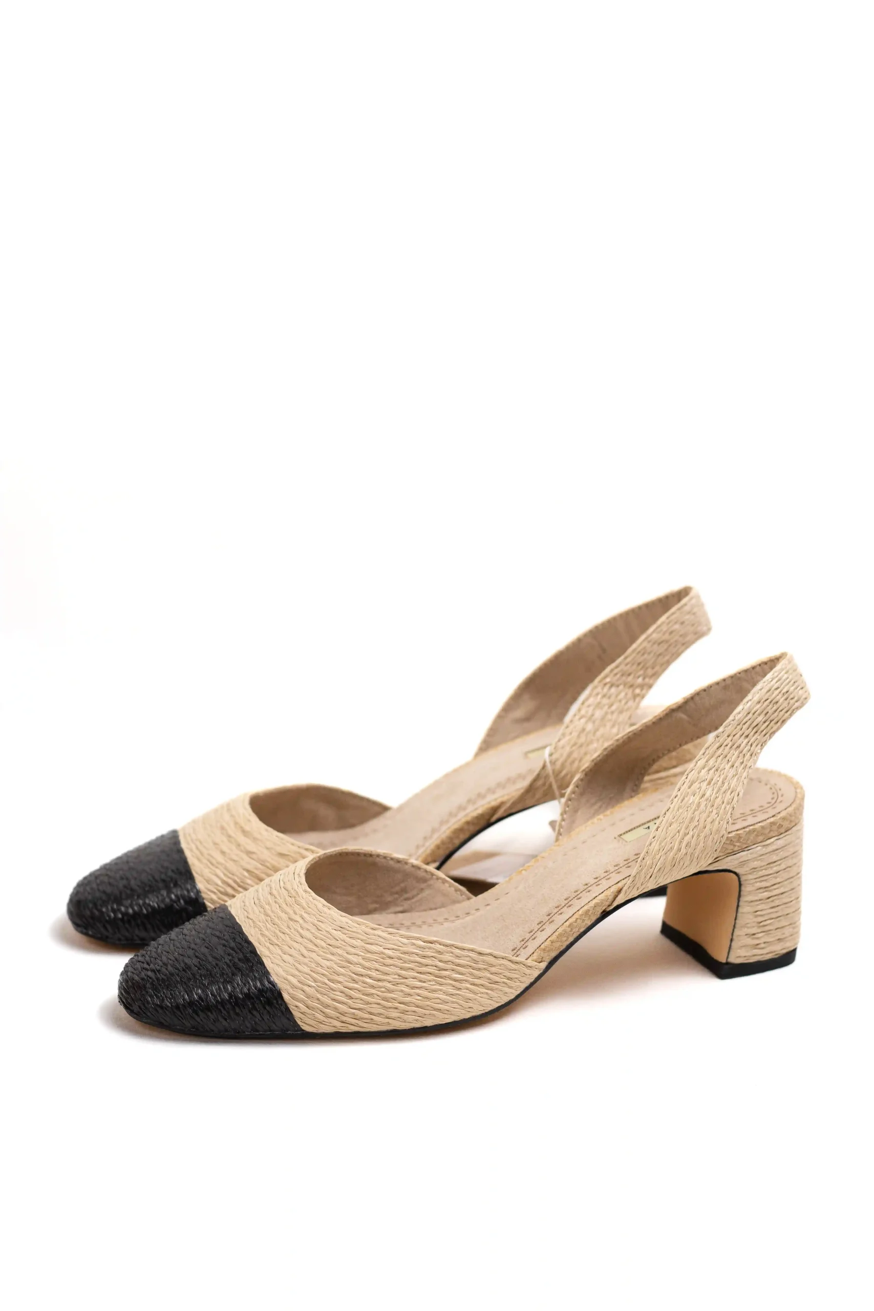 Zapatos de tacón bajo en yute con puntera negra, diseño slingback y suela cómoda – Elegancia natural para cualquier ocasión