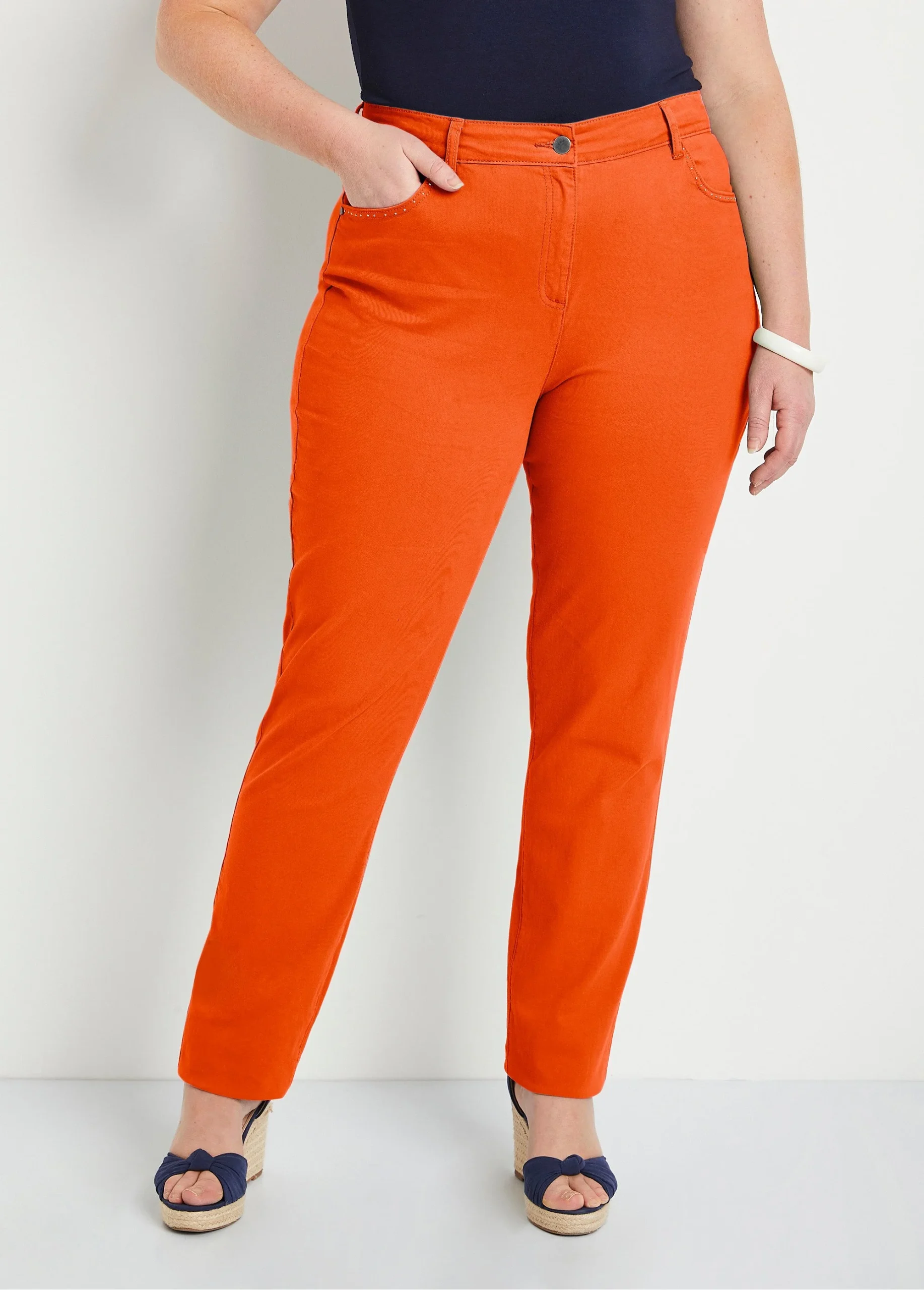 Pantalón recto de algodón elástico de 5 bolsillos - Imagen 6