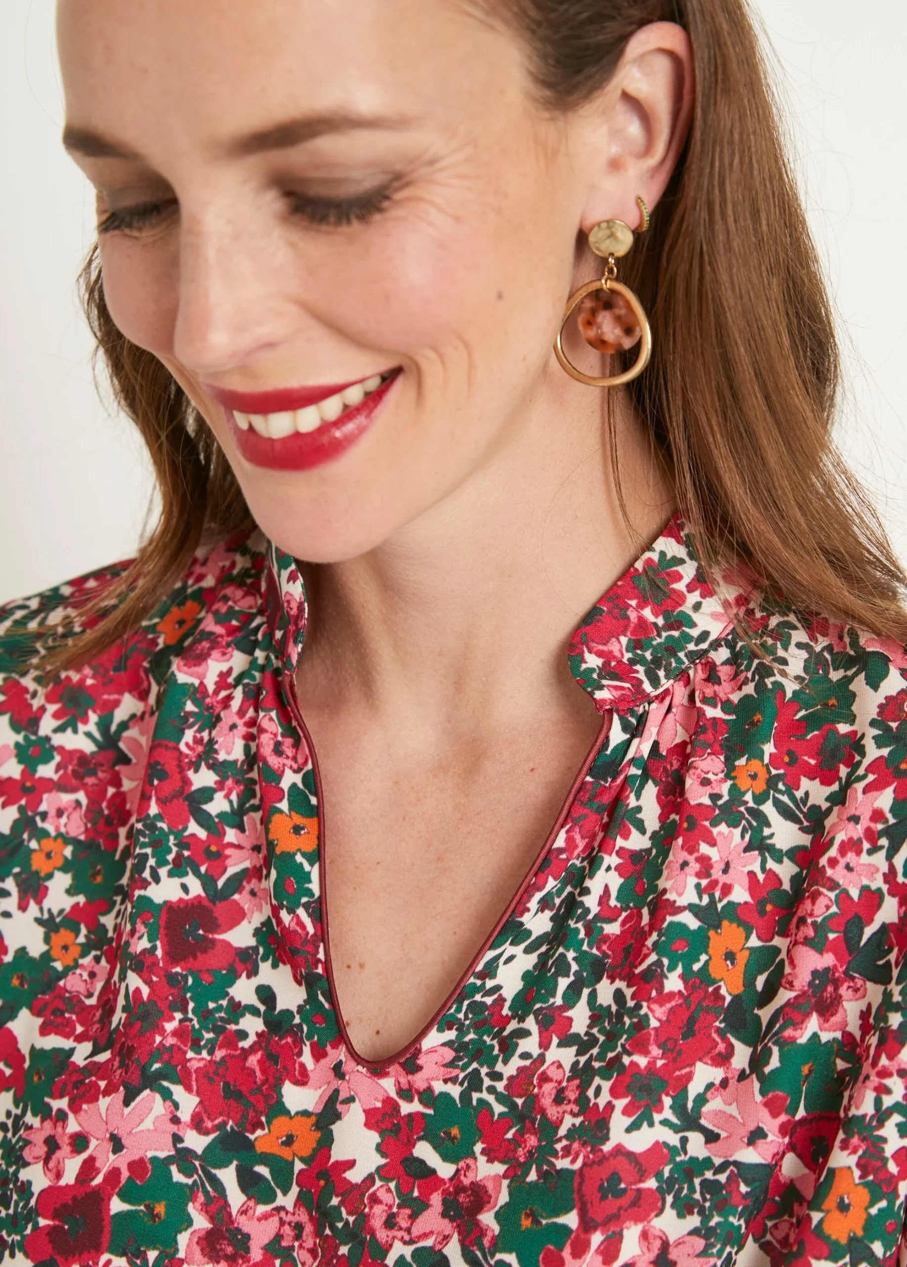 Túnica larga recta floral con cuello en V - Imagen 4
