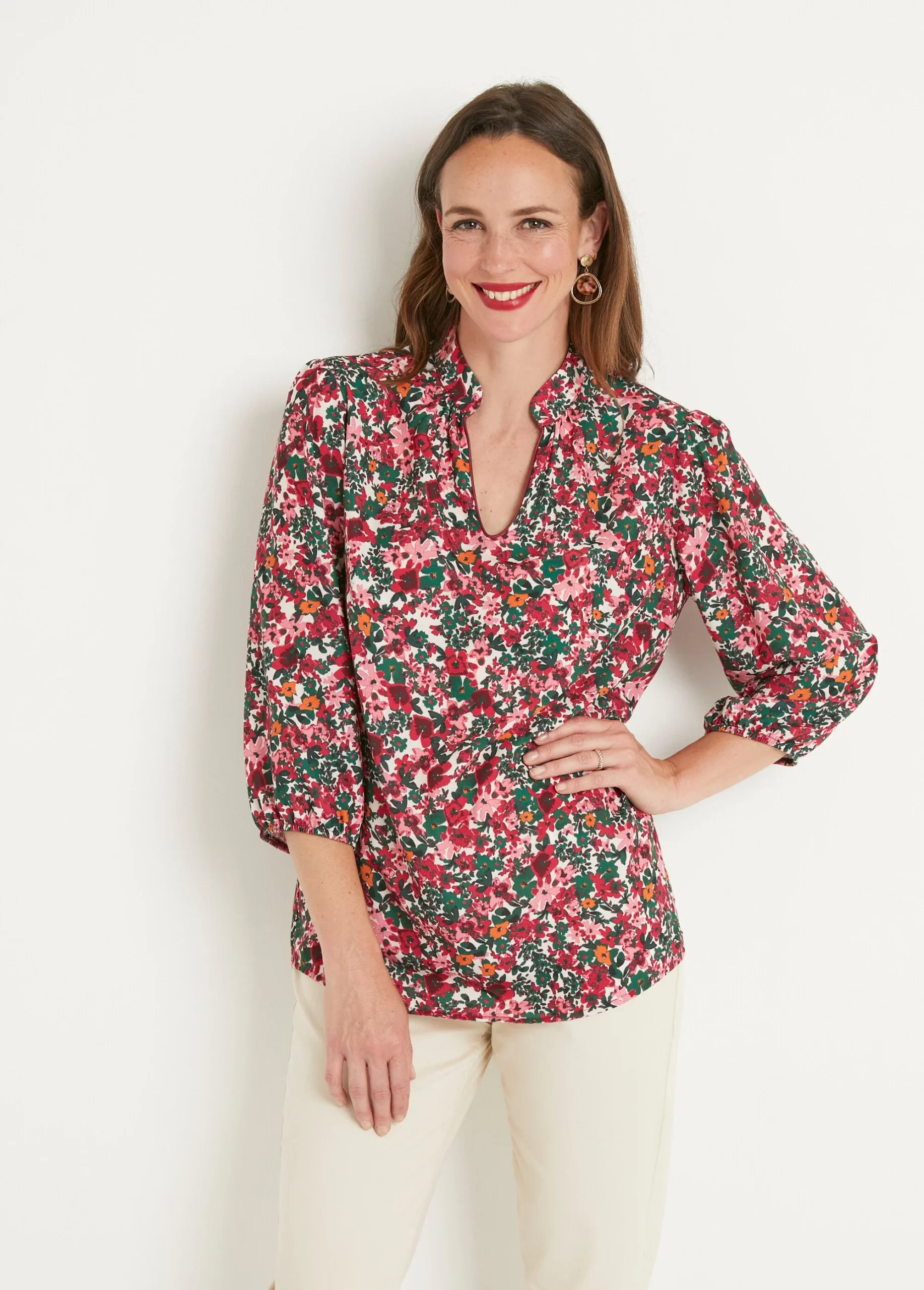 Túnica larga recta floral con cuello en V